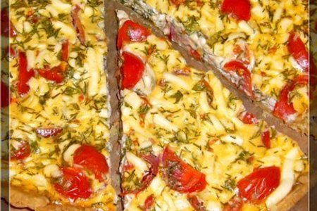 Фото к рецепту: Пирог с томатами и сыром