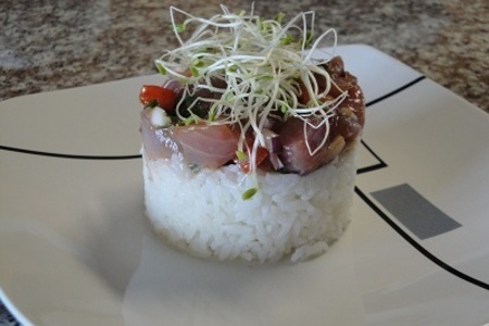 Фото к рецепту: Сырой тунец в гавайском стиле № 1