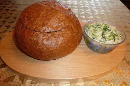 Фото к рецепту: Украиский постный борщ в хлебе с "подарком от шеф -повара"