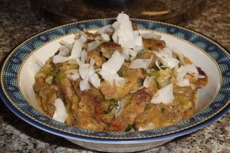 Фото к рецепту: Рисовый суп с мясом буйвола и кокосом