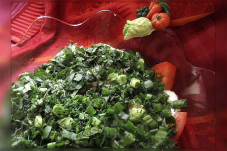 Фото к рецепту: Тёплый салат "баклажан да томат- будет всякий рад"!