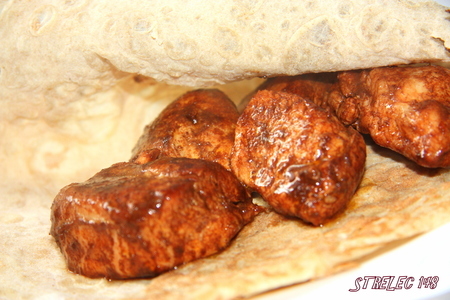 Фото к рецепту: Куриное филе в коричном маринаде с шоколадом.