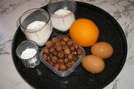 Фото к рецепту: Апельсиново-ореховый бисквит на пару