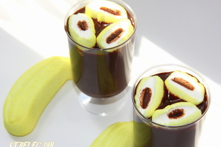 Фото к рецепту: Горячий шоколад с ликером и зефиринками.