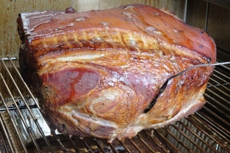 Фото к рецепту: Та часть на которой пятачок сидит,или свинья с апельсиновым ликёром и чесноком