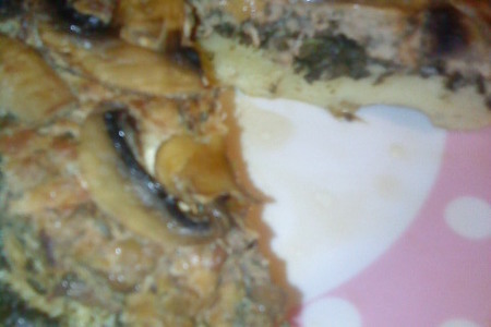 Открытый пирог с грибами, мясом и щавелем