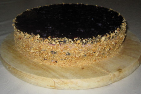 Фото к рецепту: Черничный торт со взбитыми сливками