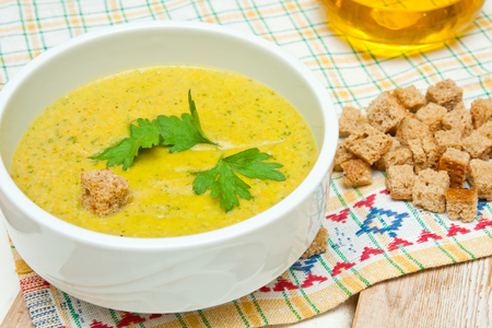 Фото к рецепту: Летний  овощной суп