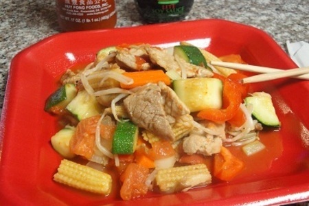 Фото к рецепту: Острое мясо с овощами и соевым соусом