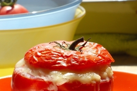 Фото к рецепту: Фаршированные помидоры рисом и креветками (дуэль)