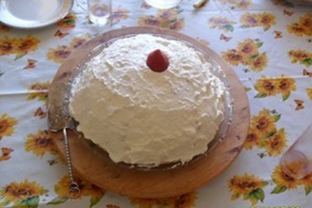 Фото к рецепту: Французский торт "клубника со сливками"