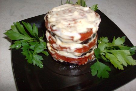 Фото к рецепту: Салат из баклажан с помидорами