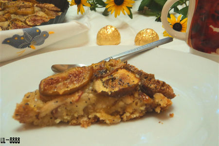 Фото к рецепту: Пирог с инжиром, яблоками и мягким сыром.