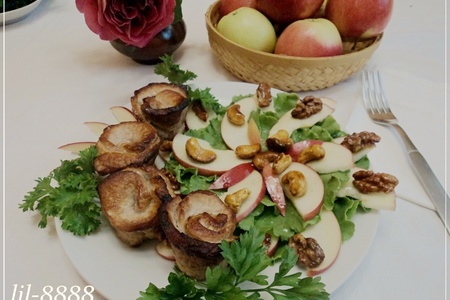 Фото к рецепту: "цветы" в яблочно-медовой глазури с яблочно-ореховым салатом