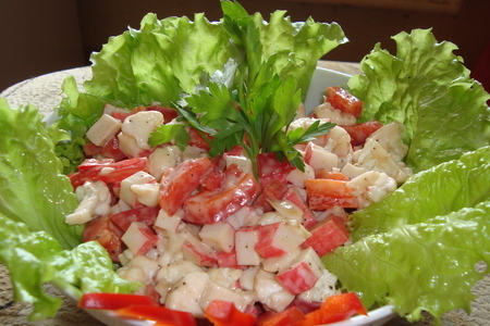 Фото к рецепту: Простенький салат с крабовыми палочками