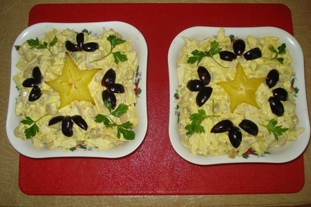 Фото к рецепту: Салат с ананасами и ветчиной(в)
