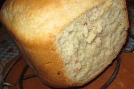 Фото к рецепту: Хлеб с сыром и колбасой