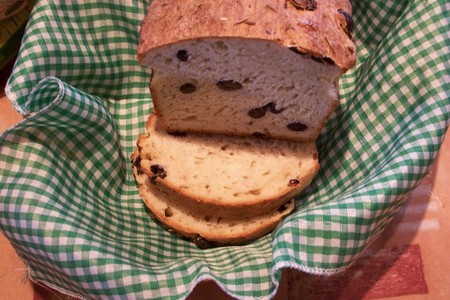 Фото к рецепту: Пивной хлеб с изюмом и тмином