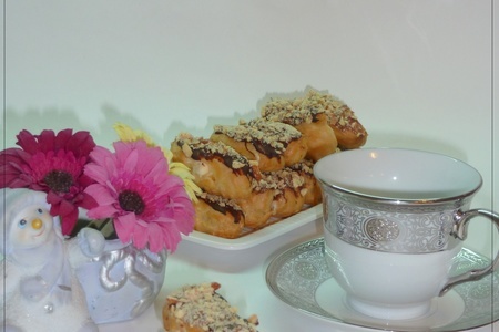 Фото к рецепту: Заварные пирожные " малютка" с марципановым кремом
