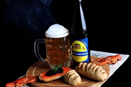 Фото к рецепту: Солёная форель с ржано-пшеничным хлебом "любовь пивовара".