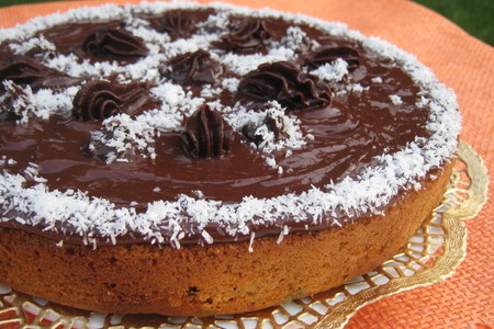 Фото к рецепту: Торт-пирог с шоколадом и кокосом (coconut rough cake).