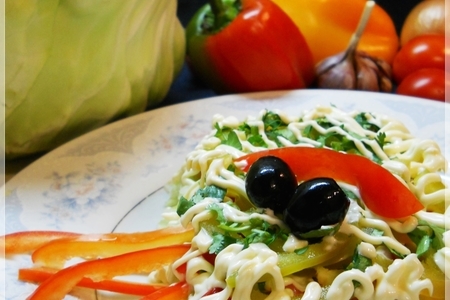 Фото к рецепту: Слоеный салат "овощное чудо"! дуэль.