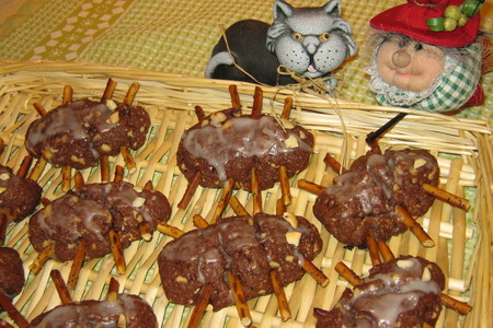 Фото к рецепту: Шоколадно-ореховые пауки-печенье  .