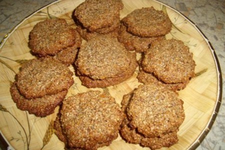 Фото к рецепту: Кофейно-ореховое печенье с апельсиновой ноткой