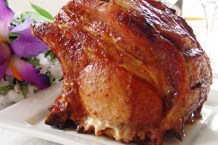 Фото к рецепту: Свинина запечная в глазури из кленового сиропа и чипотле