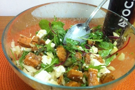 Фото к рецепту: Салат из батата и брынзы(очень вкусный и главное полезный)