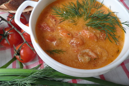 Фото к рецепту: Томатный суп с водкой