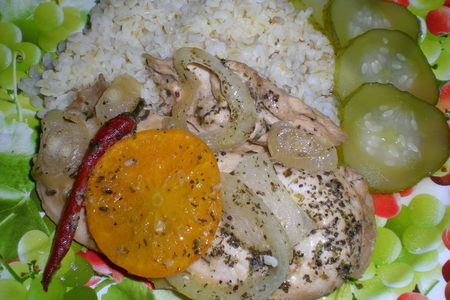 Фото к рецепту: Запеченое куриное филе в маринаде из меда и соевого соуса