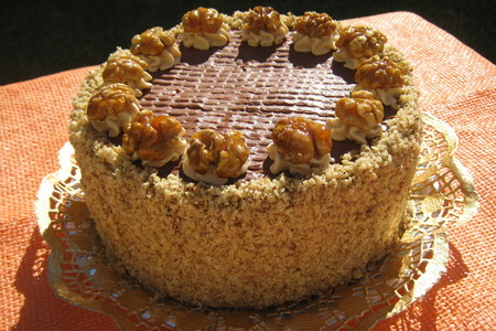 Фото к рецепту: Бисквитный торт "ретро"  с кофейным кремом  и муссом мокко.