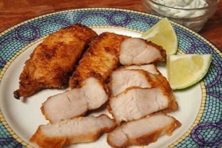 Фото к рецепту: Жаренная свинина с чесночно-укропным соусом