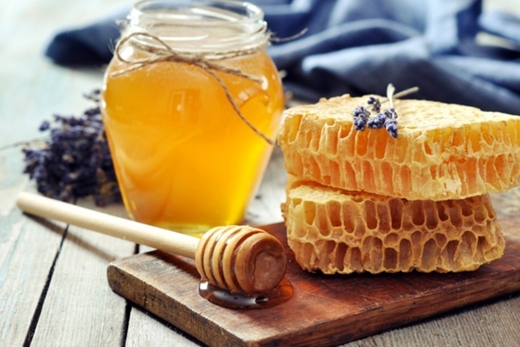 Как использовать мед вне кухни: 10 советов