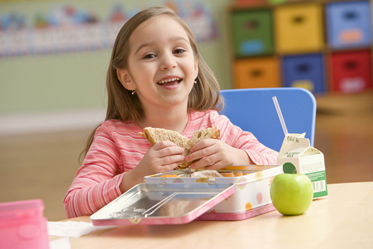 Еда для "пятерок": чем кормить школьника для лучшей успеваемости