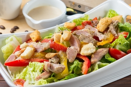 Как приготовить сытный и полезный салат: 10 рецептов до 400 калорий