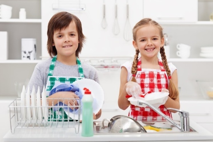 Как приучать ребенка к участию в хозяйстве: 7 эффективных советов