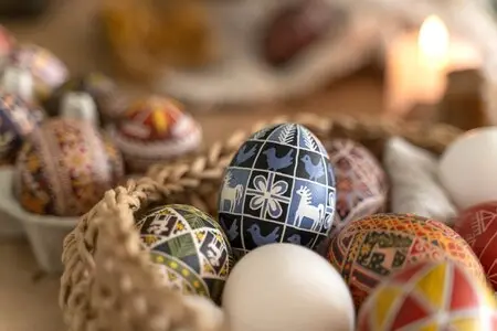 Пасхальные яйца: как красиво покрасить и украсить яйца на Пасху в домашних условиях