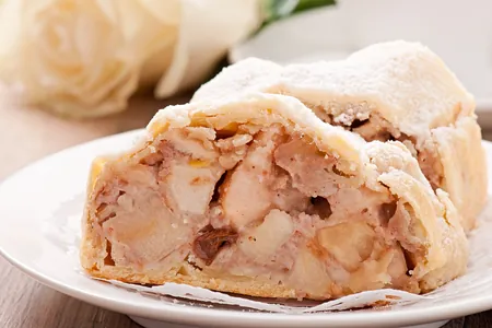 Осенняя выпечка с грушами, сливами и ягодами