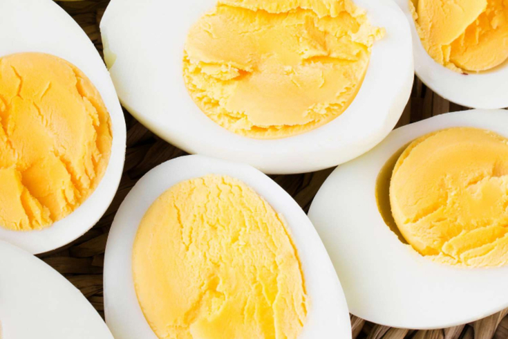 Скорлупа, желток, белок: как правильно выбрать и хранить яйца и что приготовить, кроме омлета