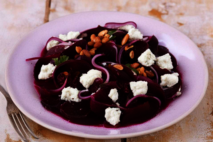Светлый салат со свеклой и козьим сыром: вкусное сочетание полезности и нежности