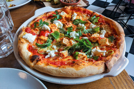 Пицца: погружаемся в великолепные вкусы и секреты приготовления.