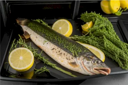 Как вкусно запечь форель в духовке стейками: подробный рецепт