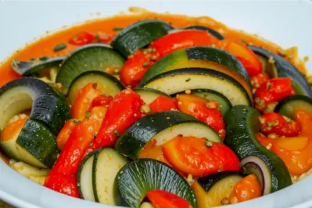 5 простых и вкусных домашних рецепта из баклажанов: рататуй, лодочки, рагу, рулетики, салат