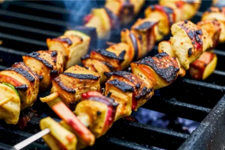 Сочный шашлык из курицы: как вкусно замариновать и 3 лучших рецепта приготовления на мангале, углях и гриле
