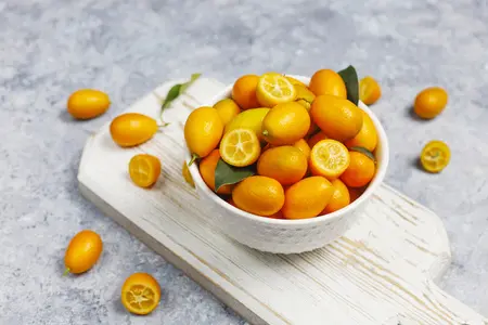 Кумкват: что это за фрукт, вкус, калорийность, польза, вред, как едят, 3 рецепта приготовления