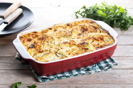 5 рецептов вкусных запеканок для взрослых и детей: с фаршем, кабачками, картошкой, грибами, творогом