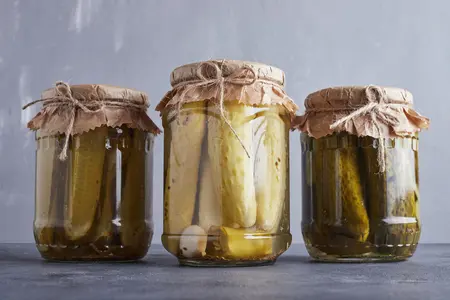 Огурцы в банках на зиму: как правильно заготовить вкусные и хрустящие огурцы