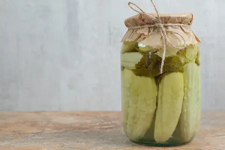 Маринованные огурцы рецепт - как приготовить вкусные и хрустящие огурцы на зиму